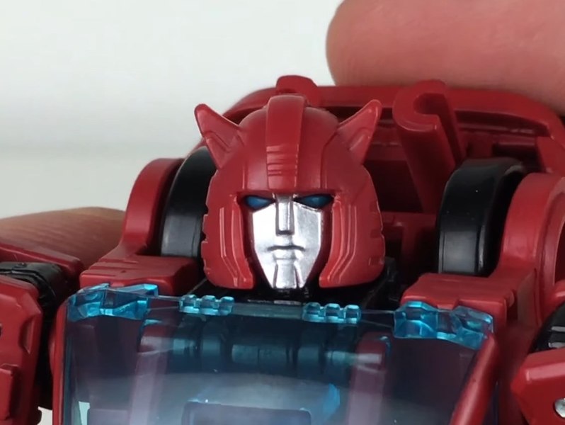 Transformers Earthrise Cliffjumper Video Review And Images 07 (7 of 24)